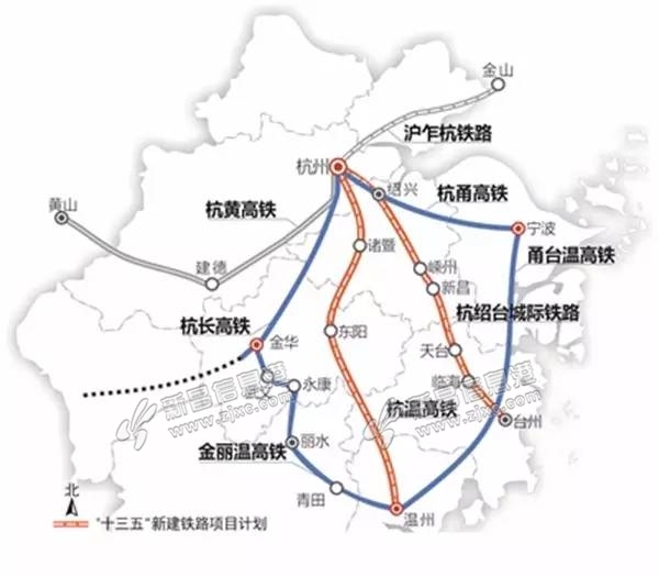 嵊州市茶坊村以西,距新昌县区 10km,为杭绍台铁路与金甬铁路共用车站