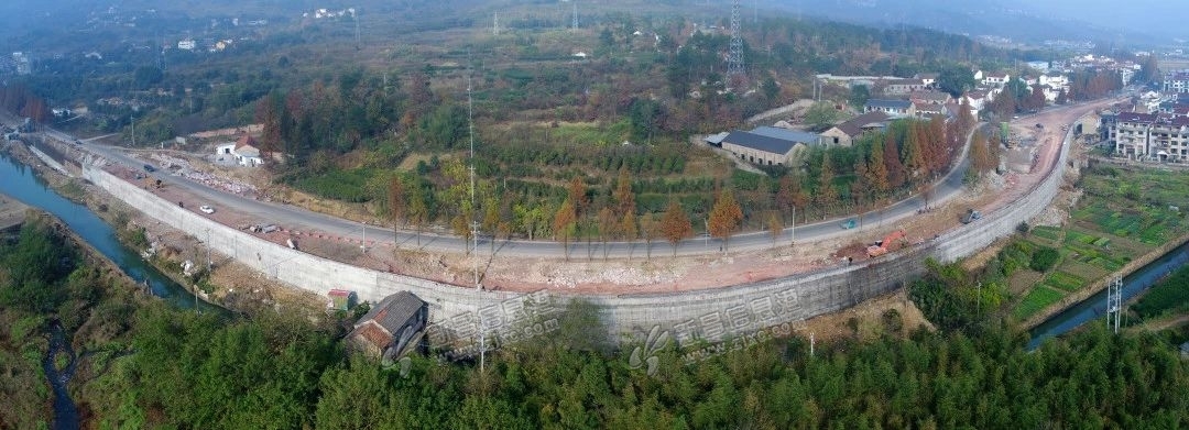 527国道一期(新昌大市聚至嵊州黄泽段工程),主线长24公里,杭绍台铁路