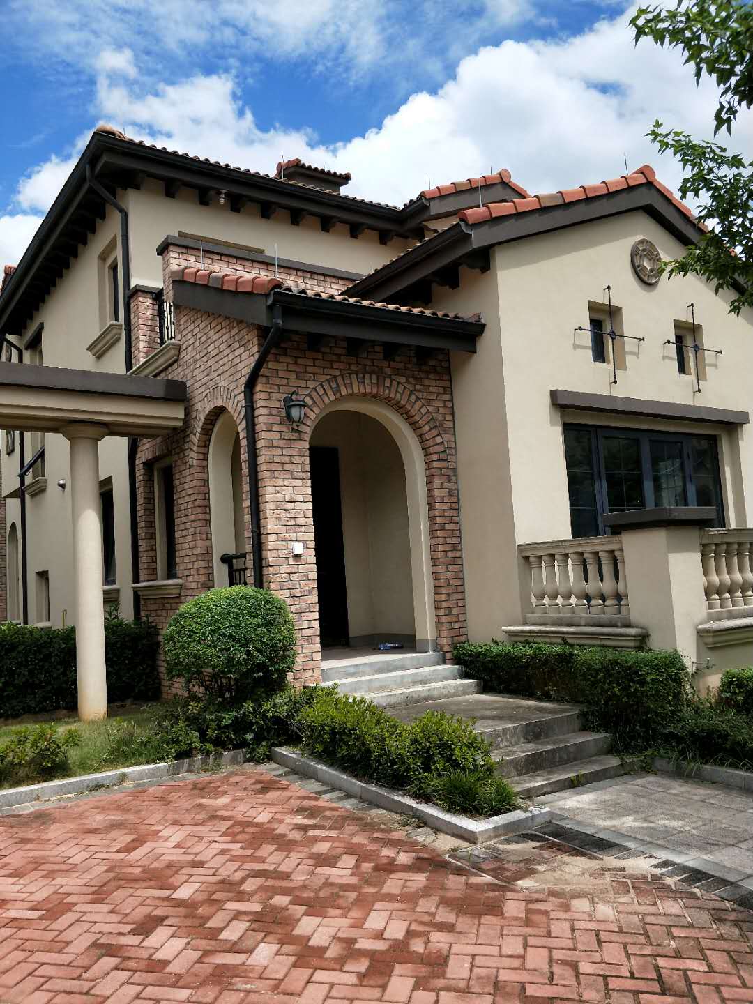 山花悦庄单体别墅301平方.花园120平方送车库车位315万